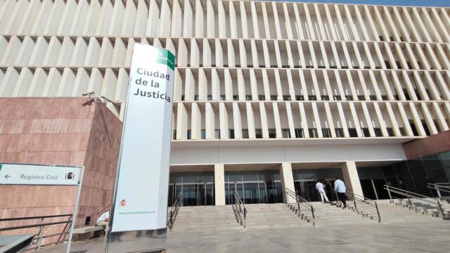Tres acusados por intentar matar a un hombre al que apuñalaron y golpearon