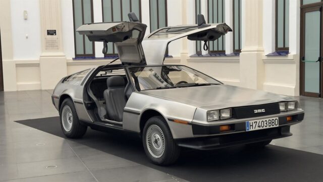 Un Delorean idéntico al de 'Regreso al futuro' llega al Museo del Automóvil y la Moda de Málaga