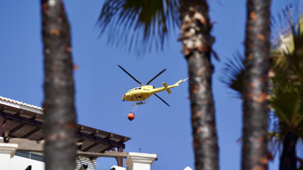 Unas 90 personas trabajan para el control del incendio en Benahavís, ya estabilizado