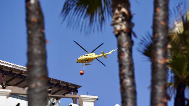 Unas 90 personas trabajan para el control del incendio en Benahavís, ya estabilizado