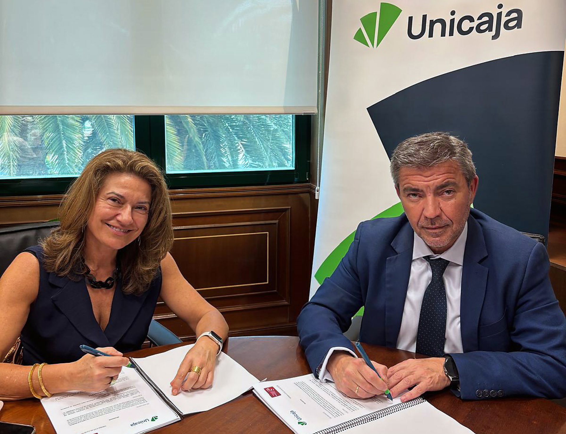Unicaja refuerza su apoyo a los gestores administrativos con una nueva oferta financiera para el colectivo