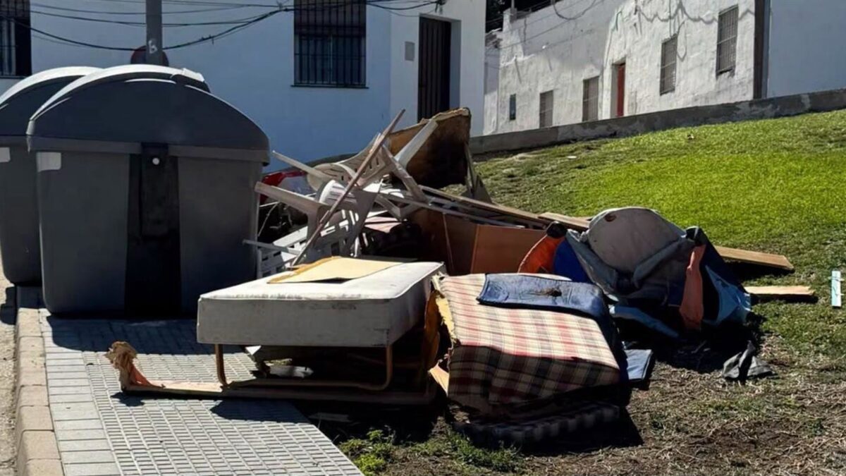 Vox critica la acumulación de basura y enseres en distintos puntos de Alhaurín el Grande