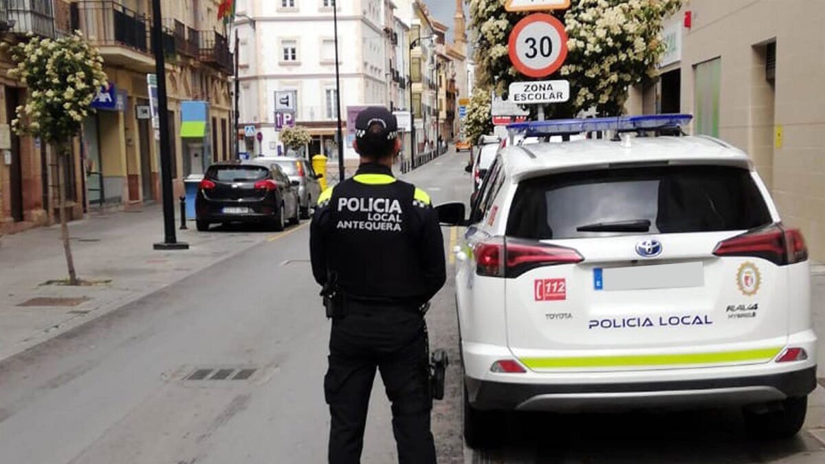 AMPL.- Fallece una joven tras electrocutarse en la ducha en una casa de Antequera