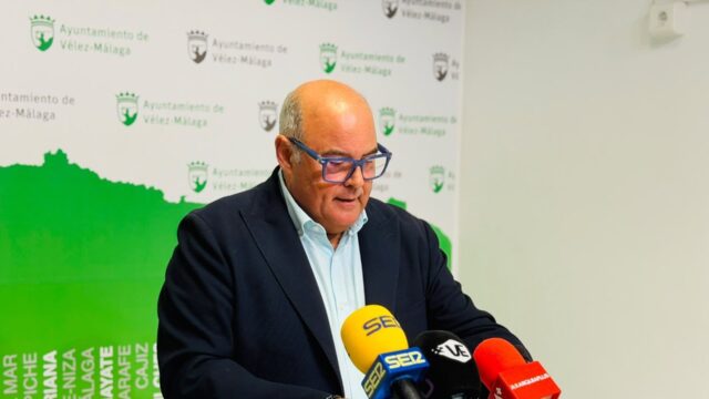 AV.- Jesús Lupiáñez dimite como alcalde de Vélez-Málaga y deja su acta de concejal