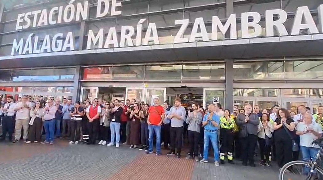 Accidente.- Varios minutos de silencio recuerdan a las víctimas de la tragedia ferroviaria