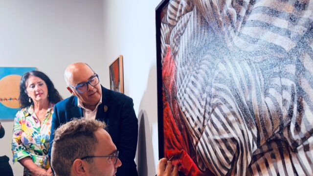 David Palomero, ganador del premio Evaristo Guerra de pintura con su obra 'Vestigio'