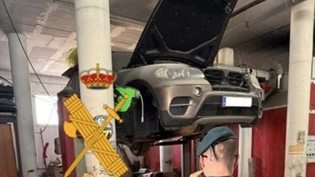 Desmantelan dos talleres clandestinos ubicados en una finca rústica de Coín