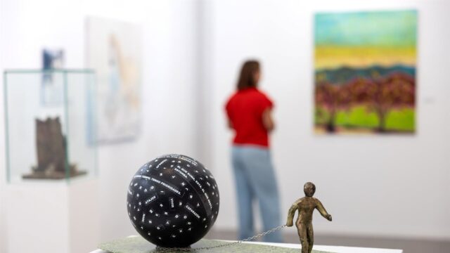 Diputación de Málaga acoge una nueva edición de la muestra de artistas plásticos 'Presencias'