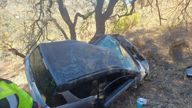 Dos heridos tras caer su vehículo por un desnivel de unos 50 metros en Málaga
