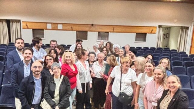 El Hospital Regional de Málaga aborda el cáncer de mama desde la experiencia de profesionales y pacientes