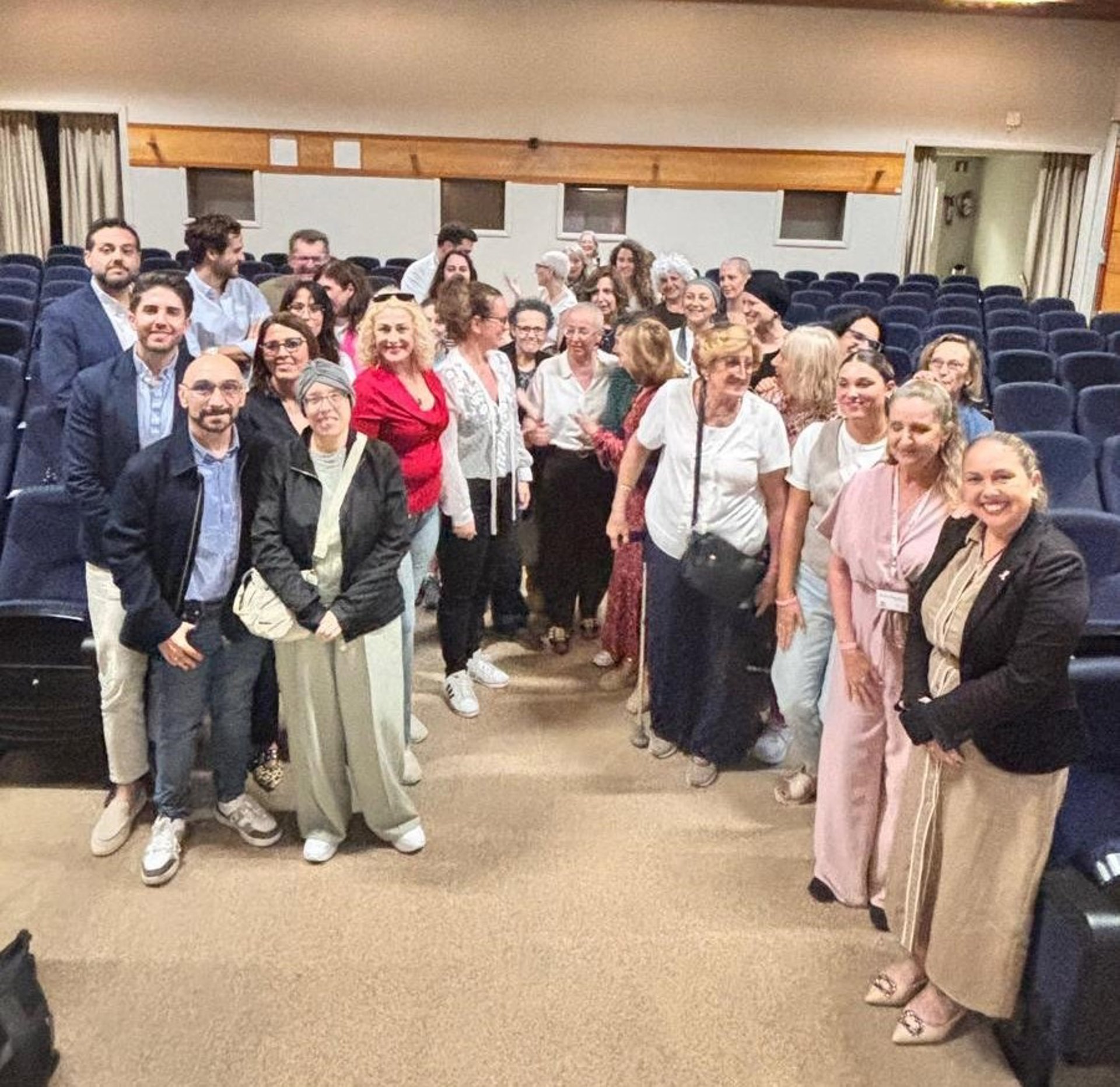 El Hospital Regional de Málaga aborda el cáncer de mama desde la experiencia de profesionales y pacientes