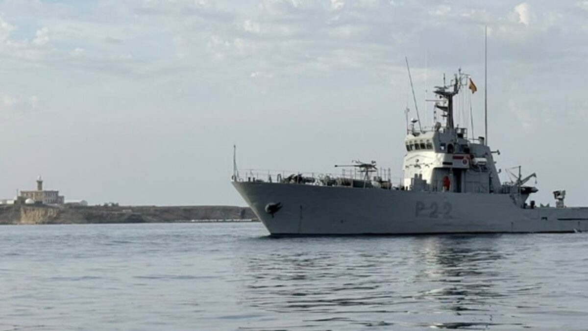 El 'Tagomago' regresa a Málaga tras finalizar una nueva operación de vigilancia y seguridad