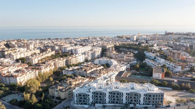 Estepona adjudica dos parcelas municipales para construir 199 viviendas de protección oficial