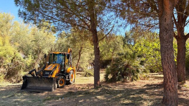 Estepona comienza su campaña de desbroce en más de medio centenar de cauces y ríos para prevenir inundaciones