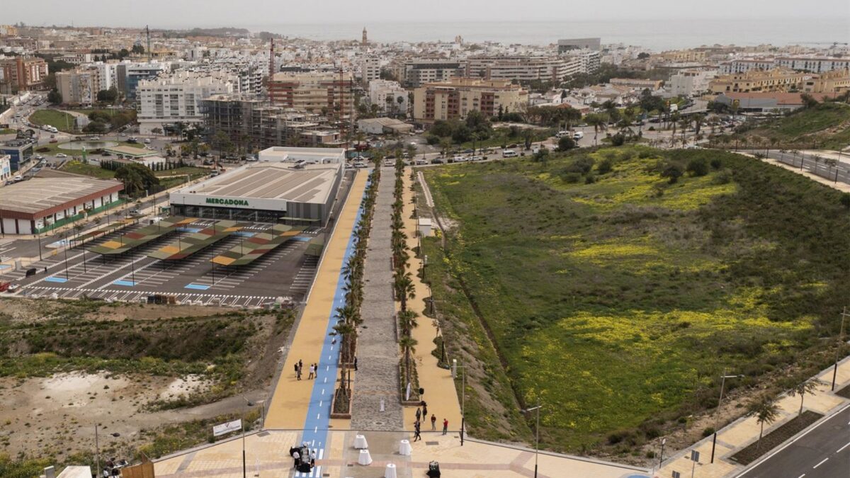 Estepona creará un complejo polideportivo con piscina cubierta en la avenida Puerta del Mar