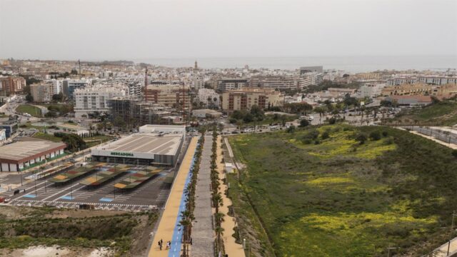 Estepona creará un complejo polideportivo con piscina cubierta en la avenida Puerta del Mar