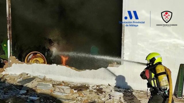 Extinguido sin daños personales un incendio en una nave agrícola de Antequera