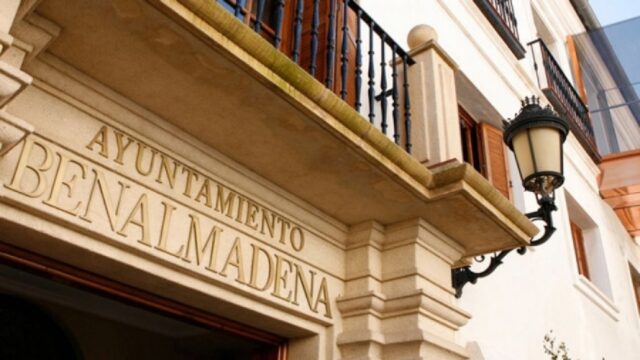 IU pide el cese del edil de Vivienda de Benalmádena por insultos a la mujer de 87 años desahuciada en Madrid