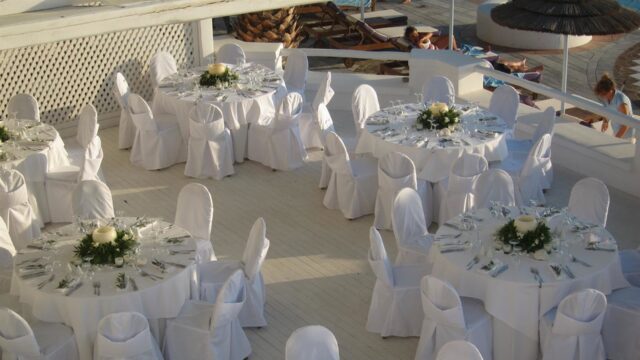 Investigan intoxicación alimentaria tras una boda en Iznate que afecta a 40 personas, una ingresada