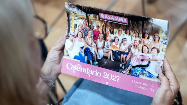 La Diputación colabora con Asamma en su calendario solidario, dedicado en 2027 a la gastronomía malagueña