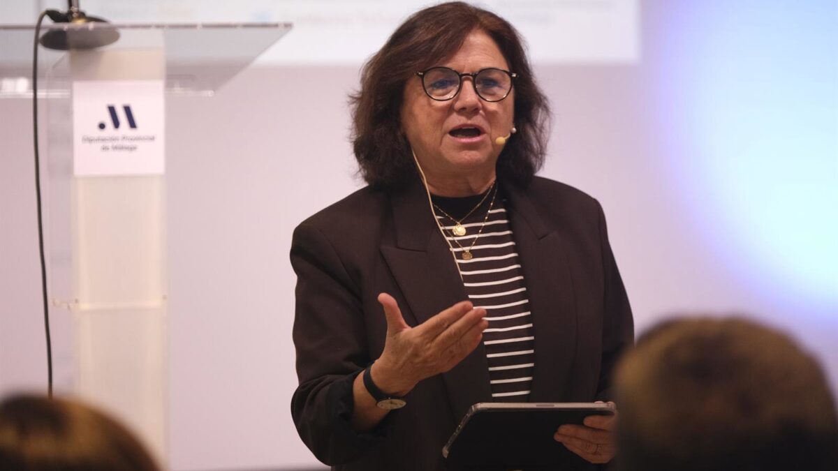 La periodista Lucía Méndez reivindica la moderación, el diálogo y consenso en la clausura de 'Prensa sin edad'