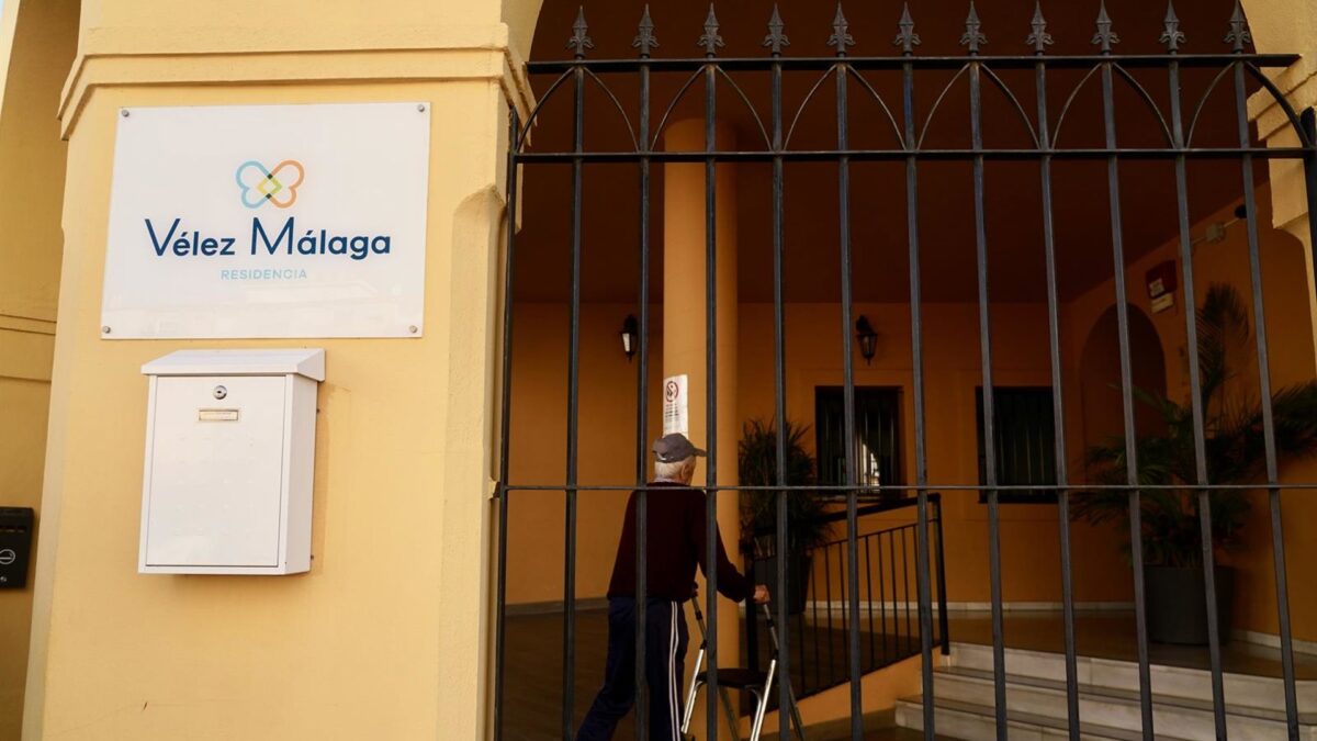 Los heridos tras desplomarse un ascensor en una residencia de Vélez evolucionan de forma favorable