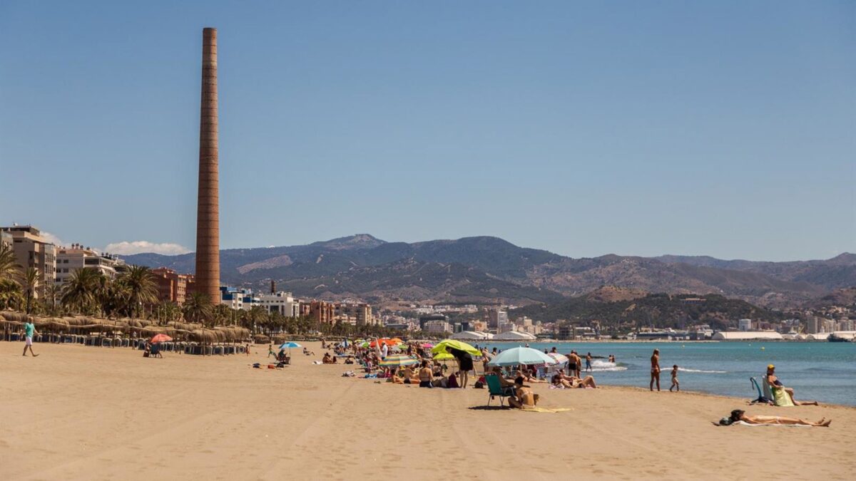 Málaga abre al baño las playas de Misericordia, Sacaba y Campo de Golf tras informe favorable de la Junta