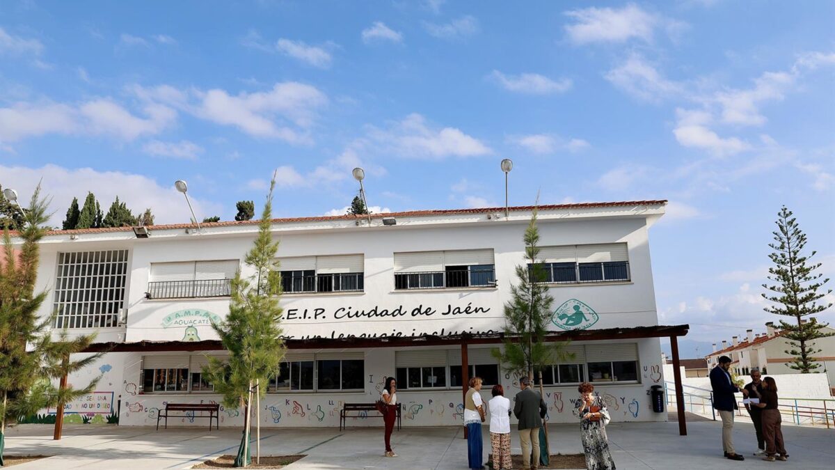 Málaga conmemora el Día Internacional de la Niña con la lectura de un manifiesto y una charla a escolares
