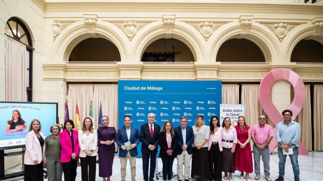 Málaga conmemora el Día Internacional de la lucha contra el Cáncer de Mama