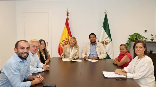 Marbella firma un convenio con Venemar para contribuir a los gastos de envío de 1.000 kilos de ayuda humanitaria