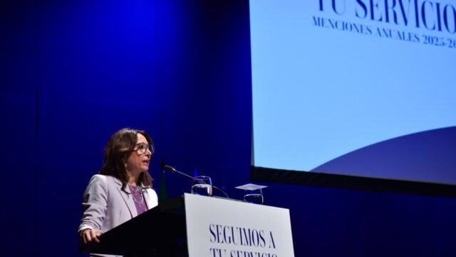 Navarro dice que reconocer labor de los que protegen "es también dotar de medios que garanticen su seguridad"