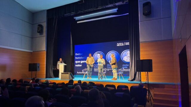 Profesionales se reúnen para conocer las oportunidades para el turismo andaluz a través de datos e IA