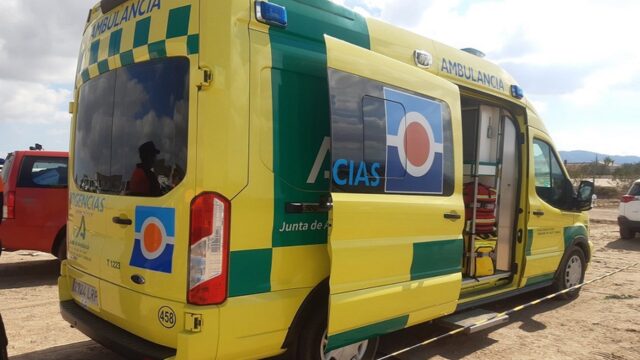 Un menor y dos adultos trasladados al hospital tras una colisión entre cinco vehículos en Cártama