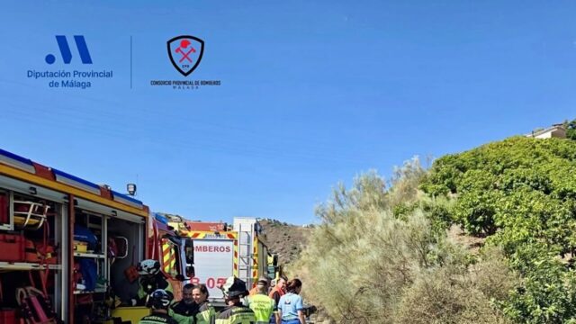 Una persona herida tras salirse de la vía el coche y caer por un desnivel en Viñuela