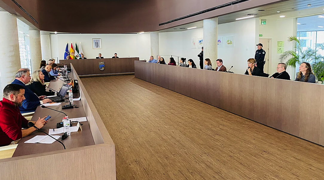 VOX avisa a García Urbano de que la concentración por Ceuta en Estepona se desconvocará si no hay acuerdo